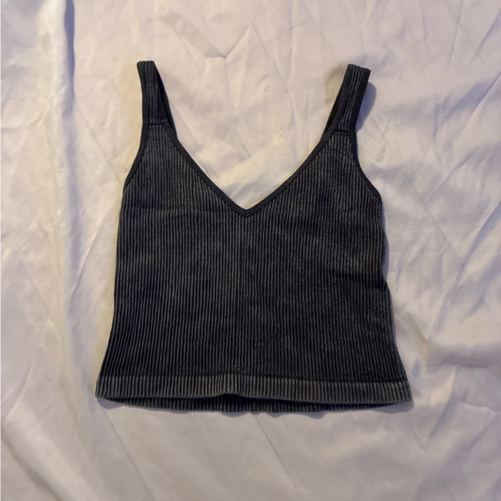 Bella Seamless Ribbed Cropped V Neck Tank - Picture 2 of 5